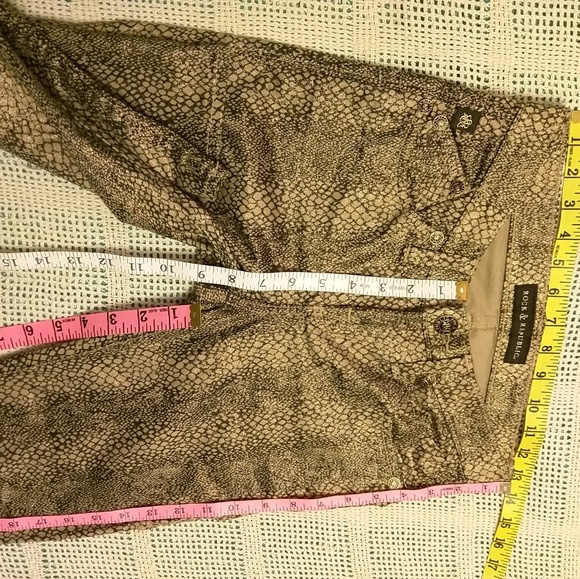 Rock&Republic Metallic Snakeskin Ltwt Size 2 Jeans - Picture 6 of 6